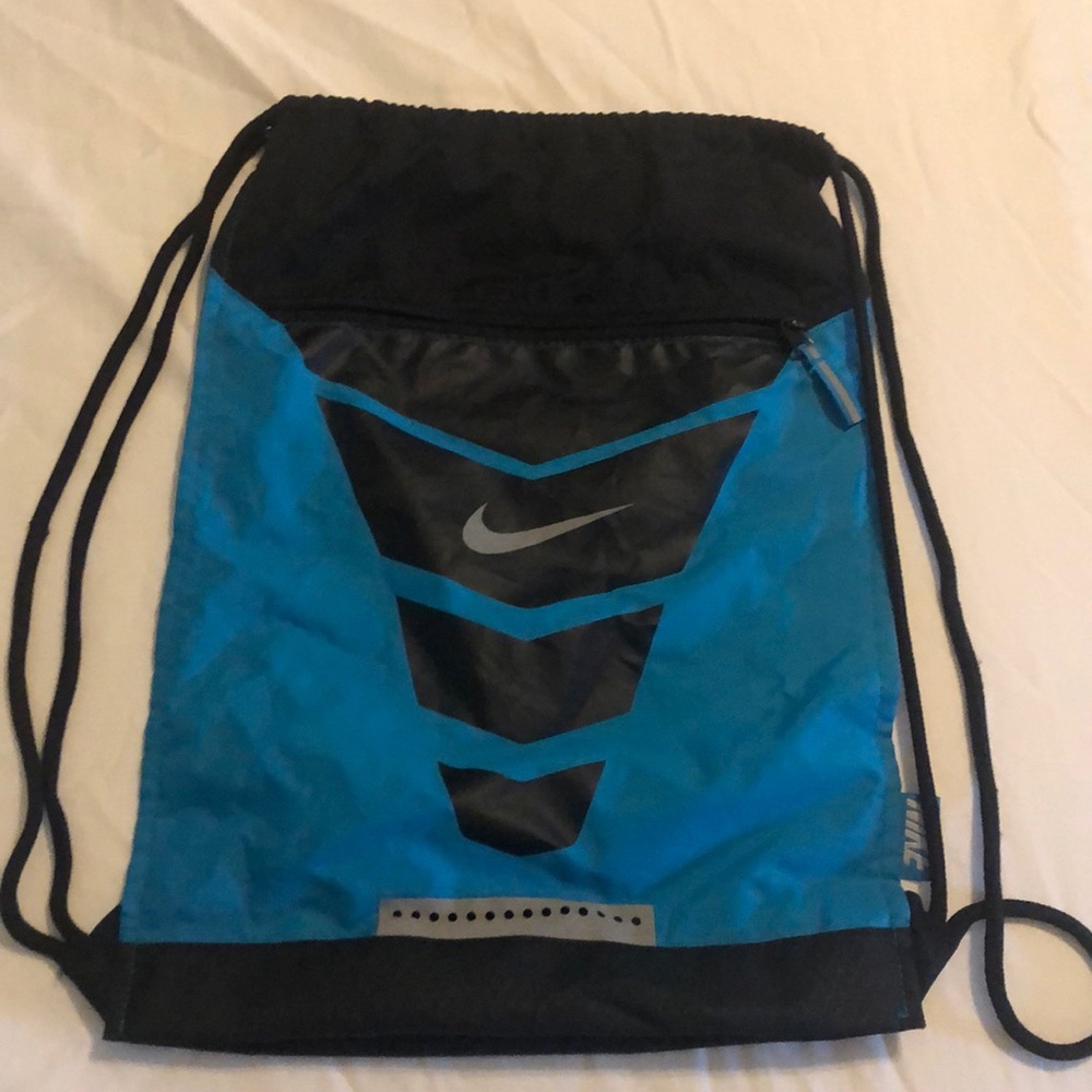 Boys Nike drawstring backpack.